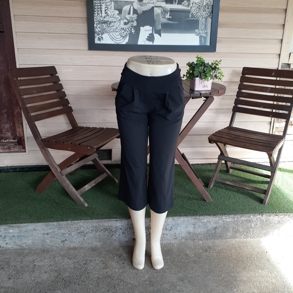 Lululemon High-Waisted Wide Leg Cropped Pants 4 - Picture 3 of 7